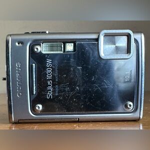 Olympus Stylus 1030SW 10.1MP Water/Shockproof AF Wide Zoom Lens Digital Camera